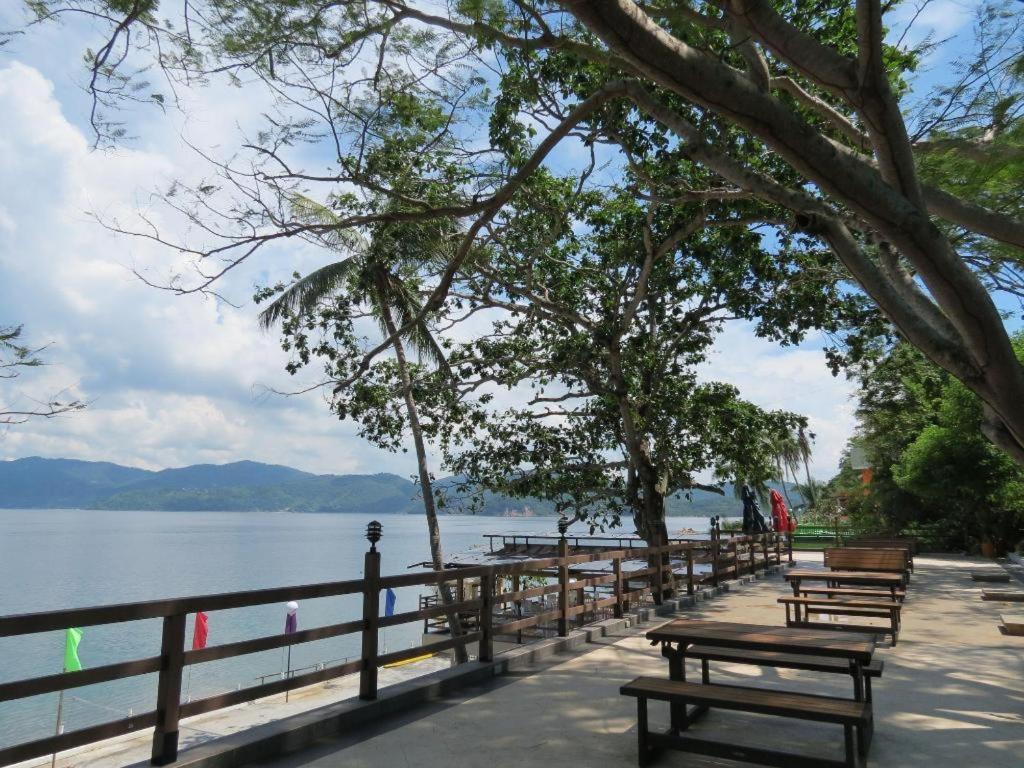 Anilao Awari Bay Resort Batangas Exterior foto
